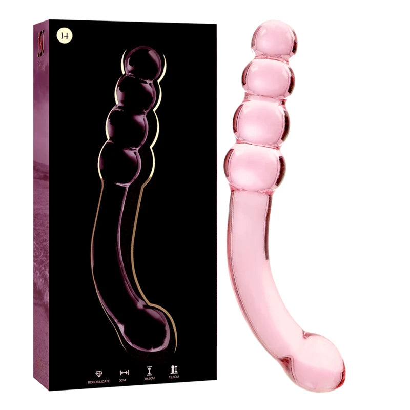 Gode anal courbé en verre rose texturé présenté avec sa boîte sur fond blanc
