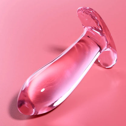 Plug anal en verre rose sur fond rose  avec forme lisse et base inclinée pour une stimulation ciblée et une utilisation sécurisé