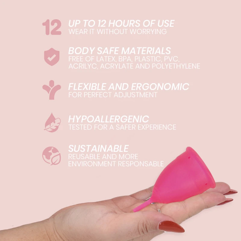 Coupe menstruelle en silicone médical rose tenue dans la main avec descriptif