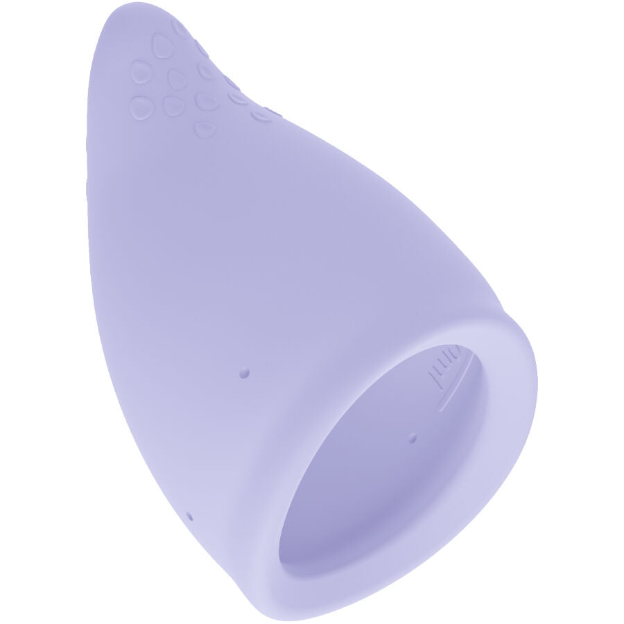 Coupe menstruelle lavande en silicone souple avec base arrondie et ouverture évasée