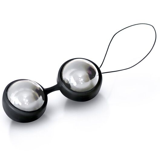 Deux boules argentées reliées par un cordon noir